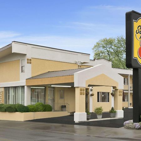 Super 8 By Wyndham Belleville St. Louis Area Bagian luar foto