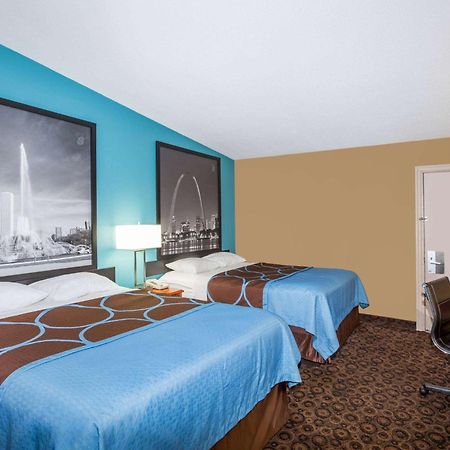 Super 8 By Wyndham Belleville St. Louis Area Bagian luar foto