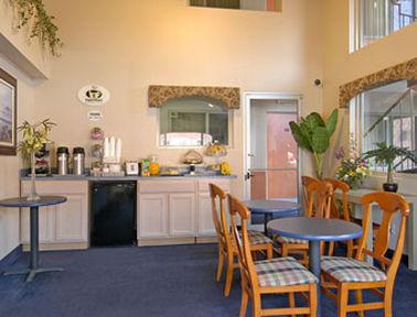 Super 8 By Wyndham Belleville St. Louis Area Bagian luar foto