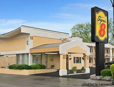 Super 8 By Wyndham Belleville St. Louis Area Bagian luar foto