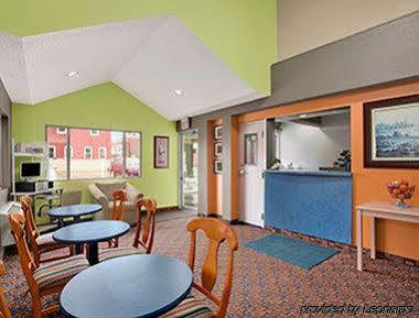 Super 8 By Wyndham Belleville St. Louis Area Bagian luar foto