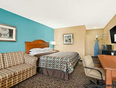 Super 8 By Wyndham Belleville St. Louis Area Bagian luar foto